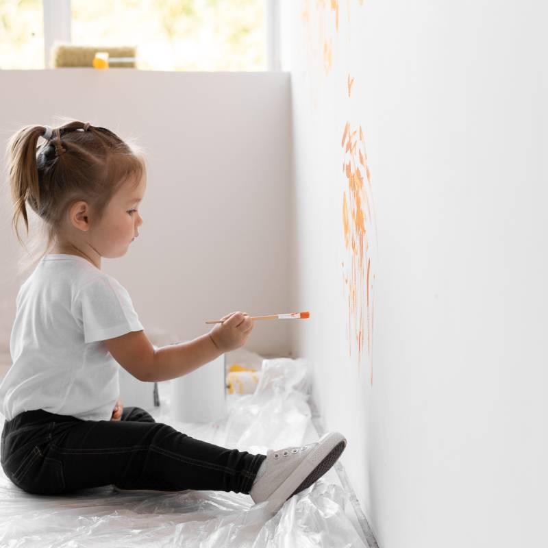 Γιατί τα παιδιά ζωγραφίζουν στον τοίχο και τα έπιπλα;